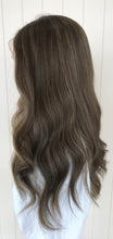 Load image into Gallery viewer, Presley - Lace Front Wig 20 - 22 Inches with a medium cap
