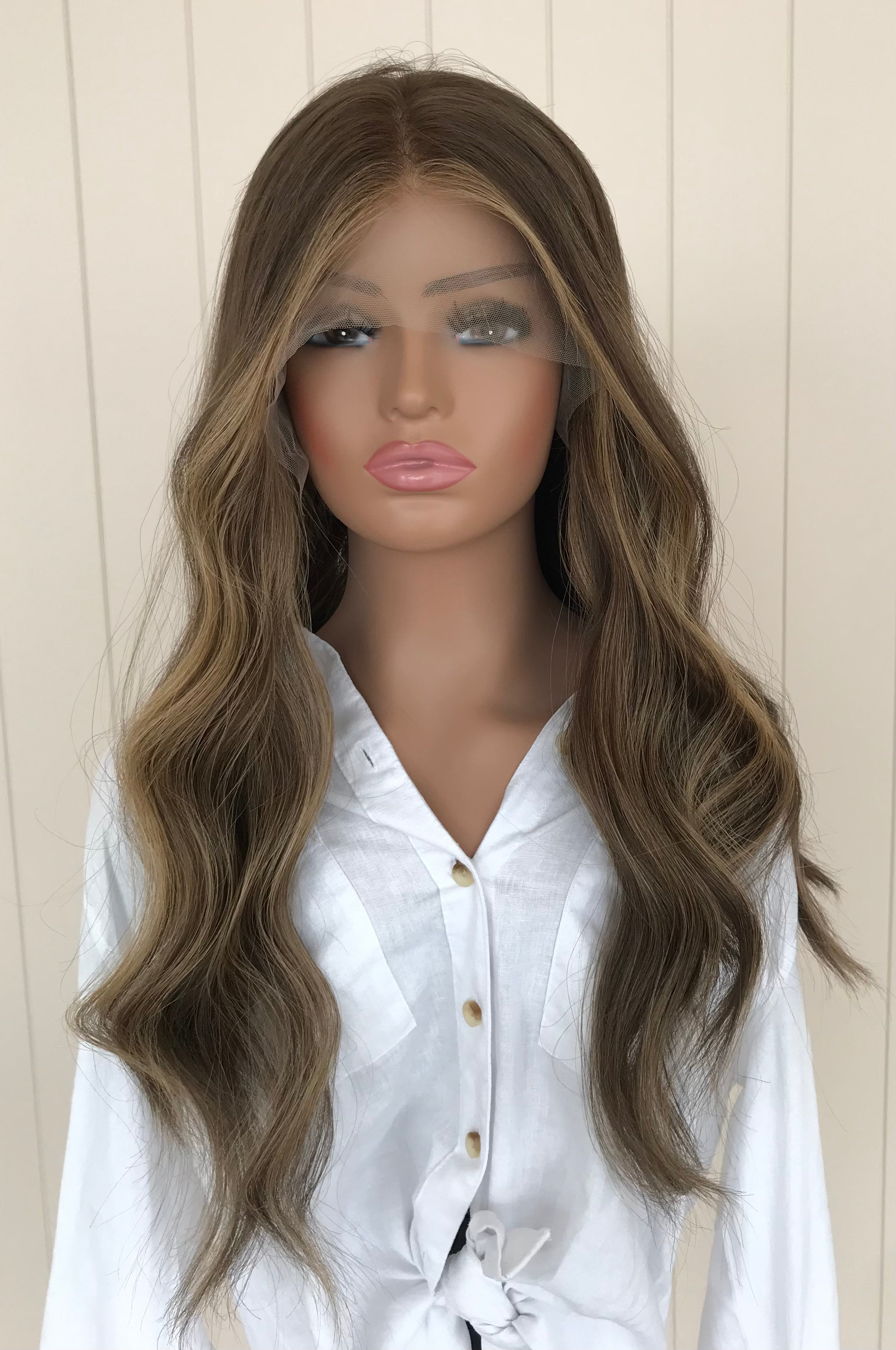 Presley - Lace Front Wig 20 - 22 Inches with a medium cap